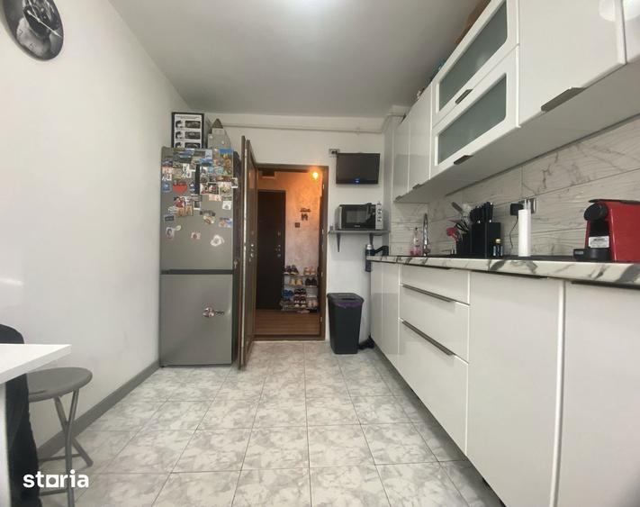 Apartament cu 3 camere decomandat în Micro 11