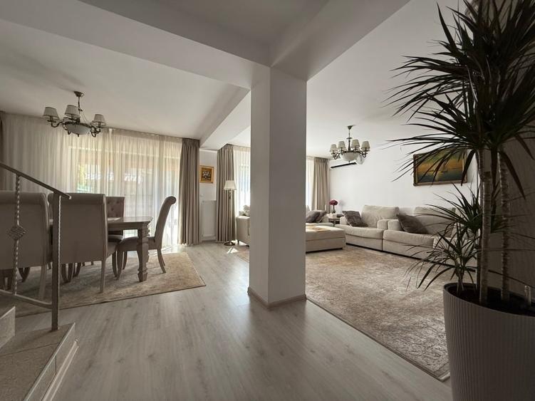 Duplex cu 5 camere cu Canalizare în Central