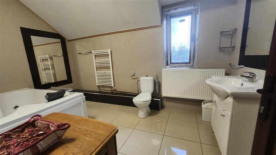 Casă individuală cu 5 camere cu Canalizare în Exterior Nord