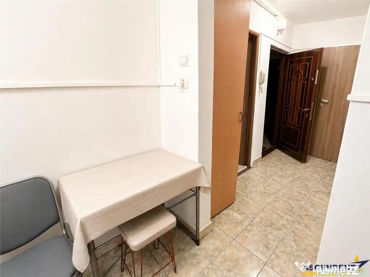 Apartament cu 3 camere semidecomandat în Dâmbu Pietros