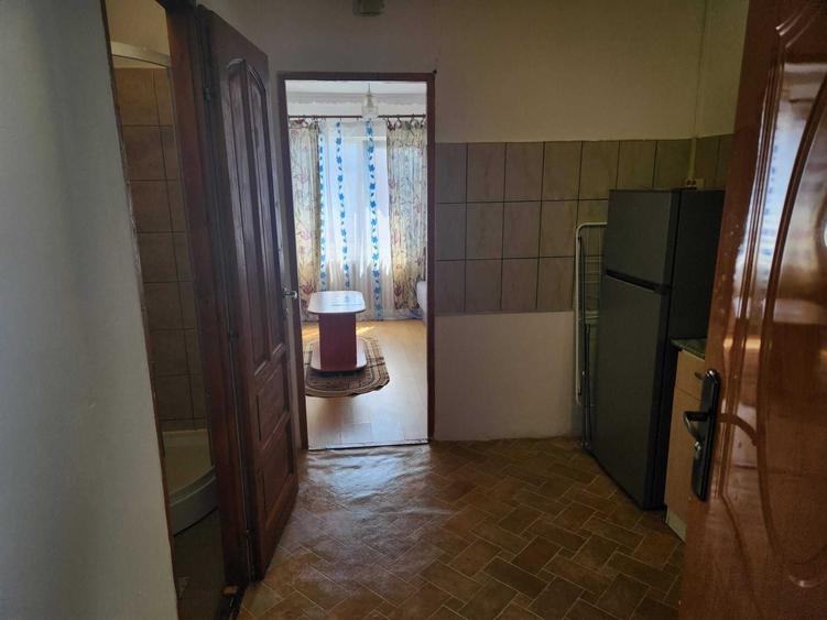 Garsonieră decomandată în Central