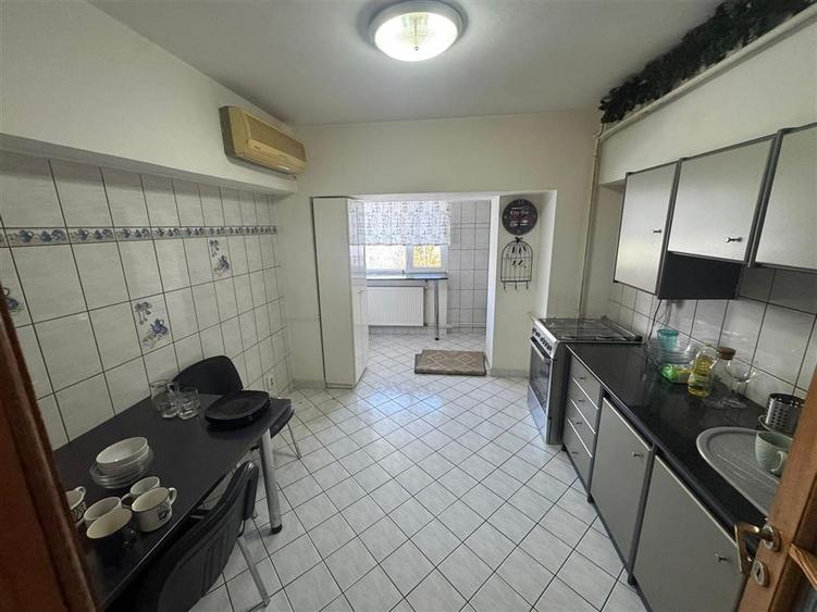 Apartament cu 3 camere decomandat în Brăilei