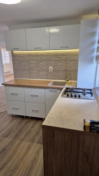 Apartament cu 3 camere decomandat în Fundeni