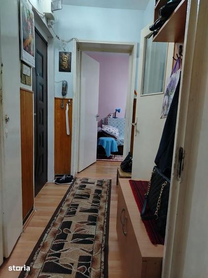 Apartament cu 3 camere semidecomandat în Săsar