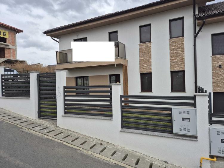 Duplex cu 4 camere cu Canalizare în Chinteni
