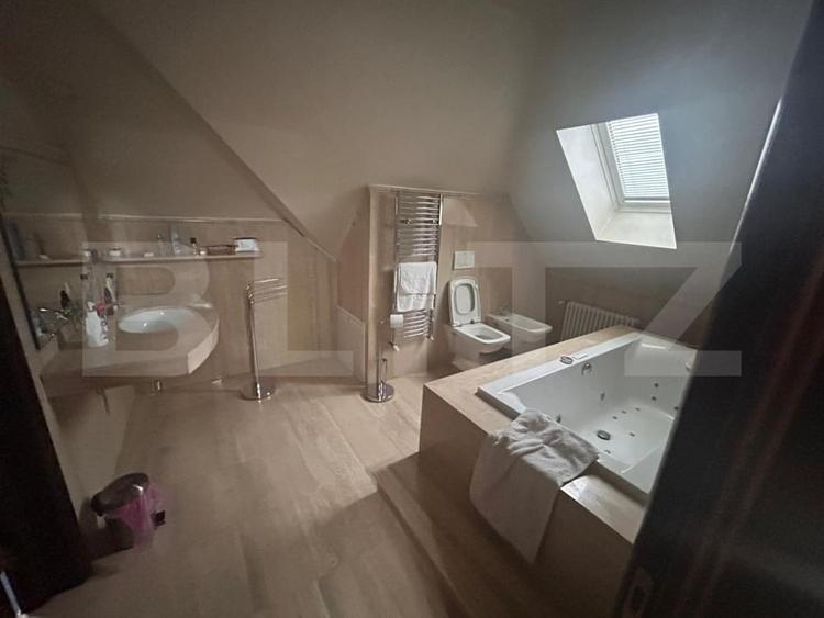 Casă individuală cu 8 camere cu Piscina în Dumbrăvița