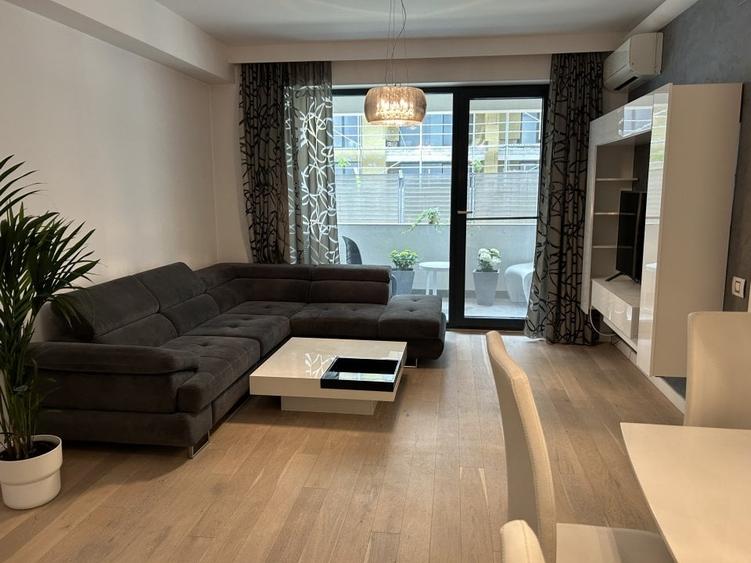 Apartament cu 3 camere decomandat în Băneasa