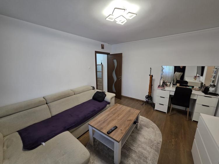 Apartament cu 2 camere semidecomandat, mobilat în Berceni