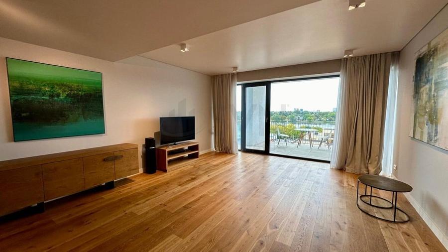 Apartament cu 5 camere decomandat, mobilat în Floreasca