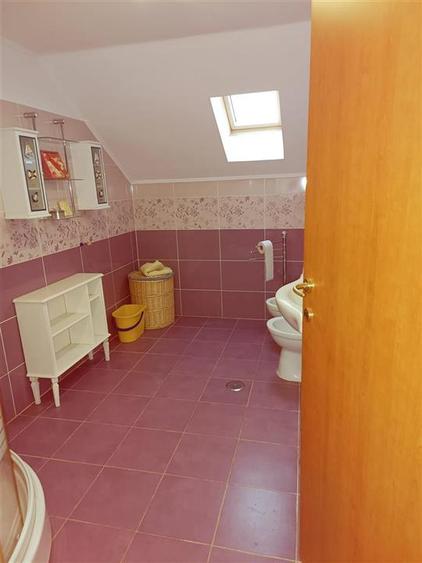 Casă individuală cu 5 camere cu Canalizare în Hurez