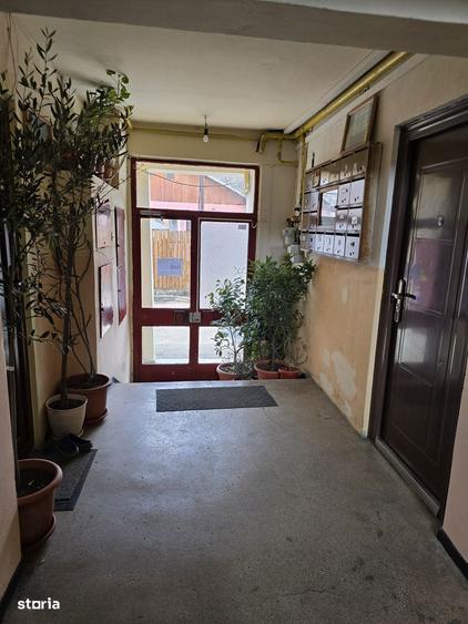 Apartament cu 3 camere semidecomandat în Central
