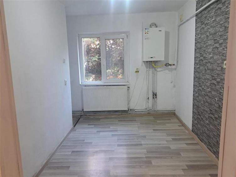 Apartament cu 2 camere decomandat în Lenin