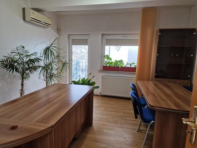 Casă individuală cu 15 camere cu Garaj în Unirii