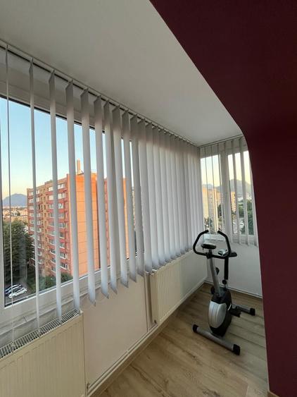 Apartament cu 3 camere decomandat în Hărmanului