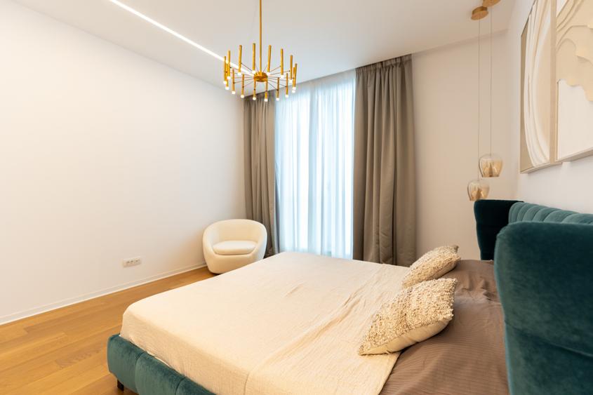 Penthouse cu 4 camere semidecomandat, mobilat în Central