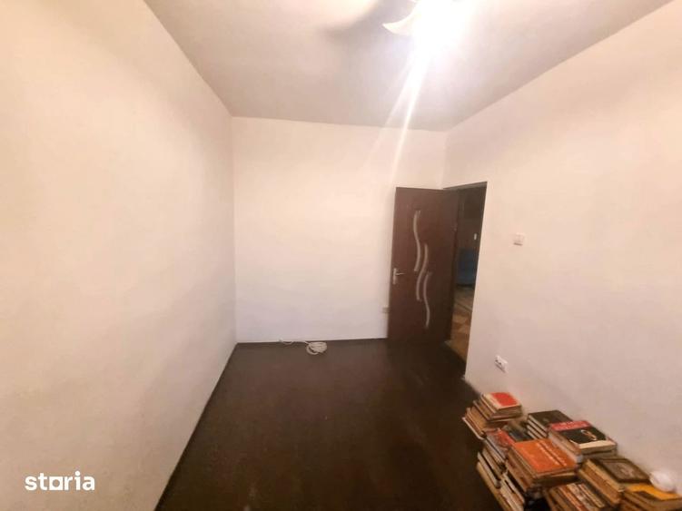 Apartament cu 3 camere decomandat, mobilat în Central