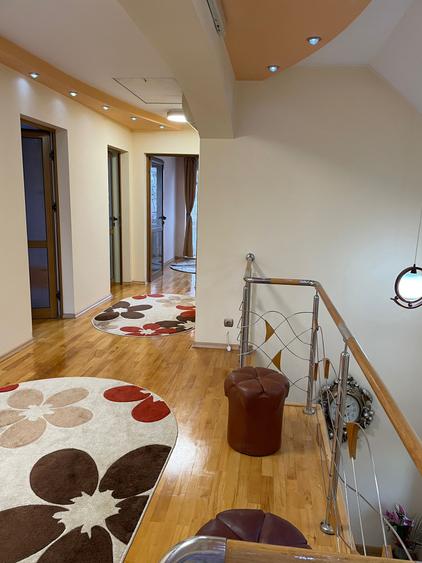 Casă individuală cu 3 camere cu Teren 300 Mp în Central