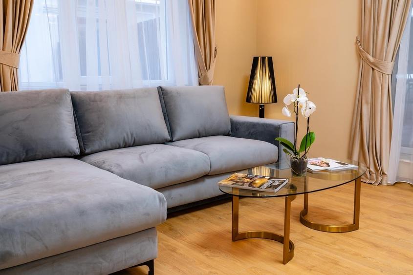 Apartament cu 3 camere semidecomandat în Herăstrău