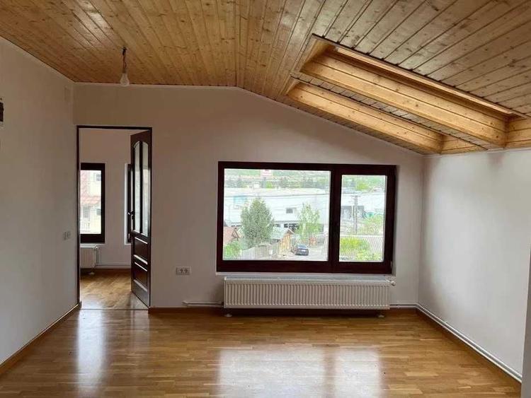 Casă cu 4 camere cu Teren 650 Mp în Central