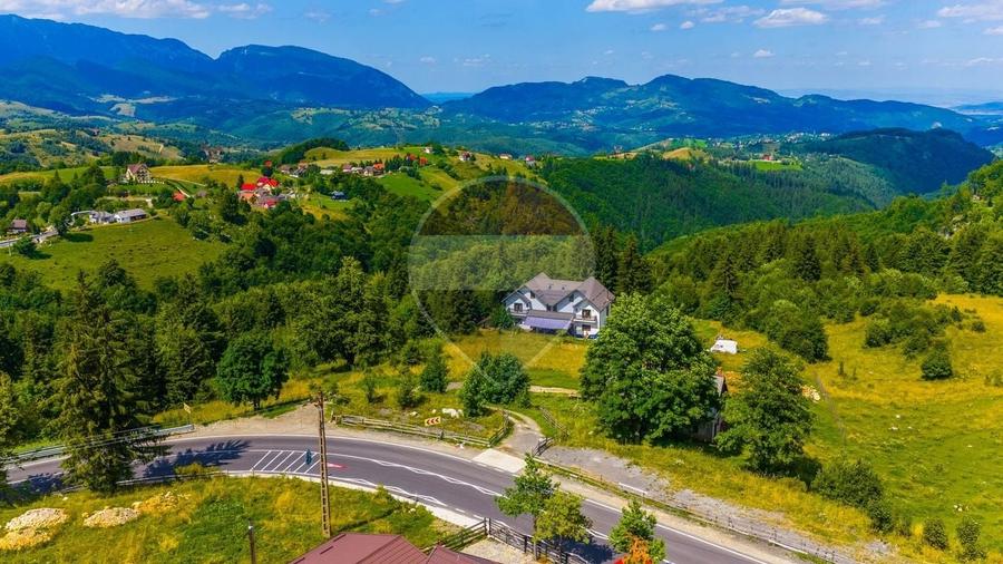 Hotel/Pensiune, de 408 mp, în Fundata