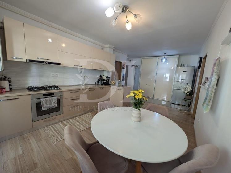 Apartament cu 3 camere semidecomandat, mobilat în Florești