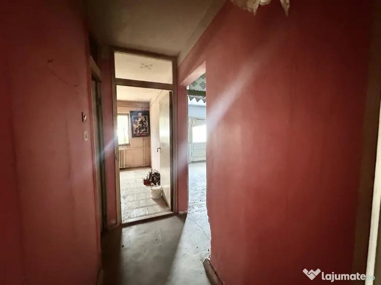 Apartament cu 3 camere decomandat în Soarelui