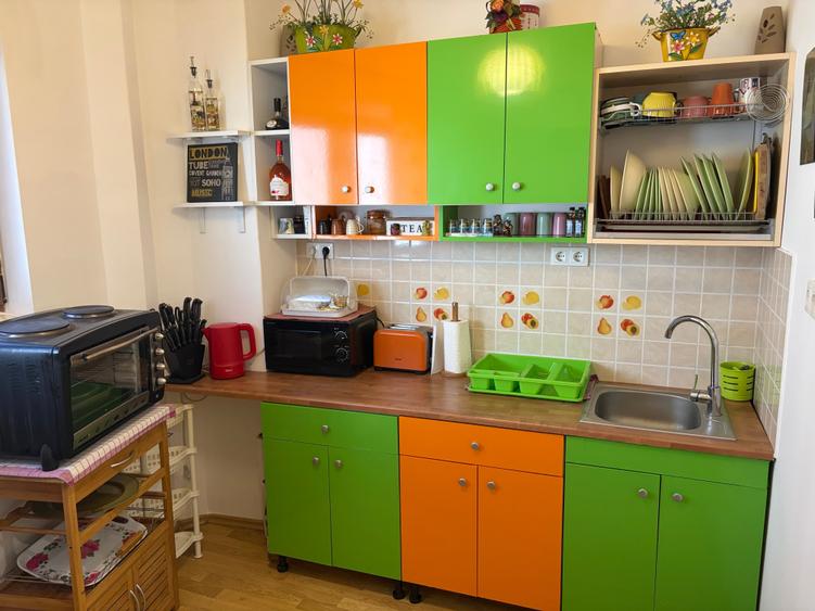 Apartament cu 3 camere semidecomandat în Cotroceni