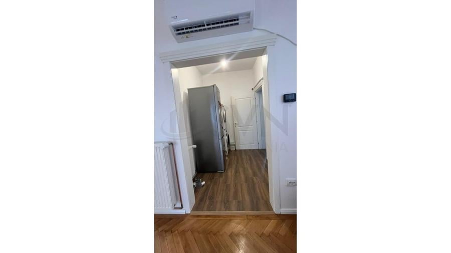 Casă individuală cu 12 camere cu Teren 100 Mp în Parcul Carol