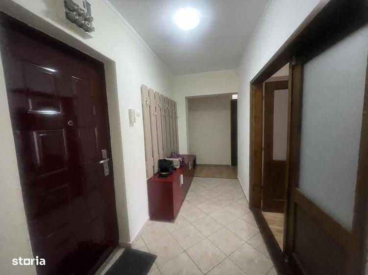 Apartament cu 3 camere decomandat în Central — fotografia 1