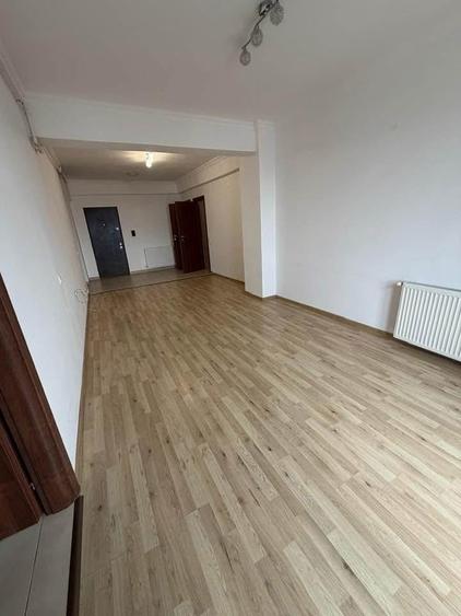 Apartament cu 3 camere decomandat în Km 4-5