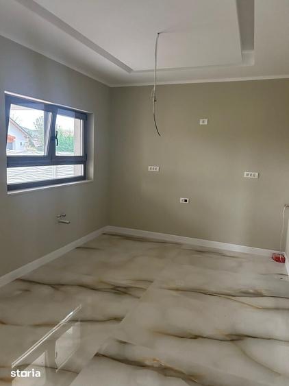 Casă cu 6 camere cu Teren 465 Mp în Giroc