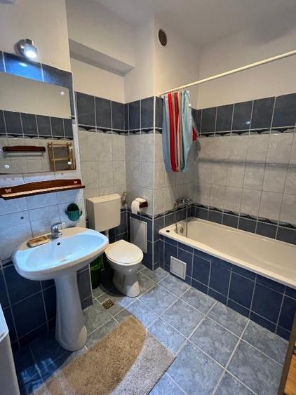 Apartament cu 3 camere decomandat, mobilat în Central