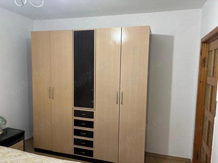 Apartament cu 3 camere semidecomandat în Obcini