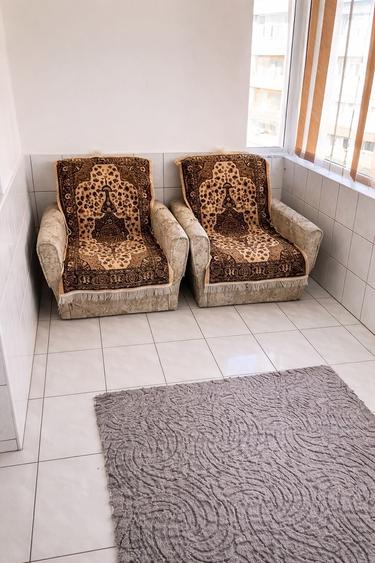 Apartament cu 3 camere decomandat, mobilat în Drăgășani