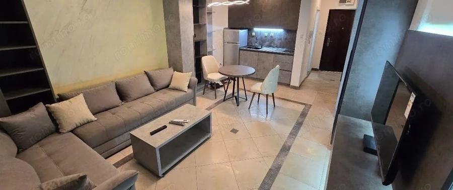 Garsonieră decomandată în Romană