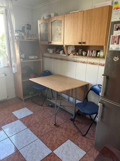 Apartament cu 3 camere semidecomandat în Șuța Seacă