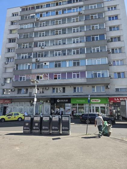 Apartament cu 3 camere semidecomandat în 1 Mai