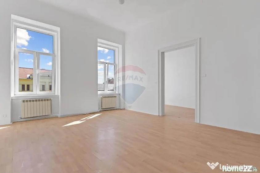 Apartament cu 3 camere semidecomandat în Central