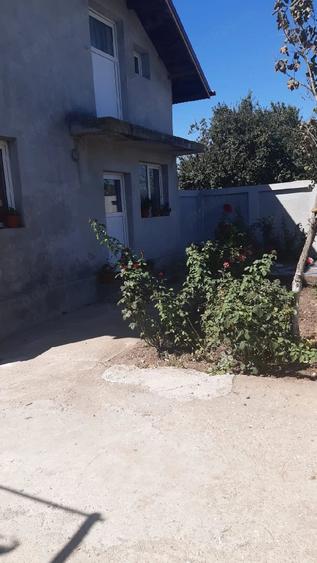 Casă cu 5 camere cu Teren 1000 Mp în Nana