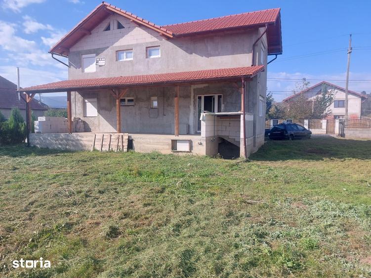 Casă cu 5 camere cu Teren 825 Mp în Central