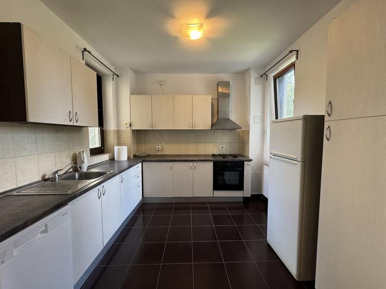 Duplex cu 6 camere cu Canalizare în Pipera