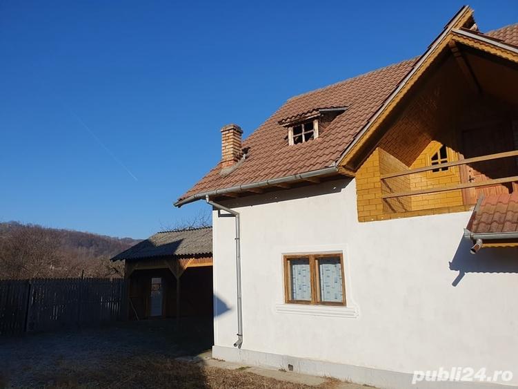 Casă cu 7 camere cu Teren 1362 Mp în Malu cu Flori