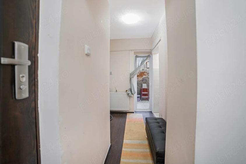 Apartament cu 5 camere decomandat în Victoriei