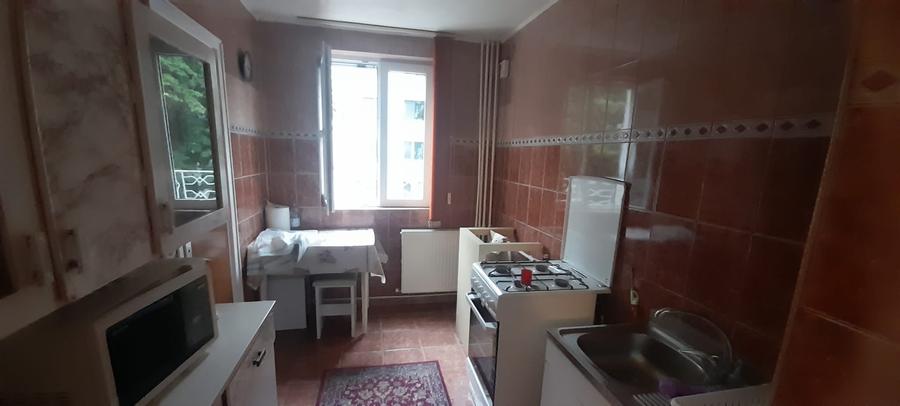 Apartament cu 3 camere semidecomandat în 1 Decembrie 1918