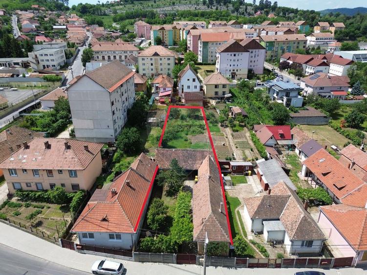 Casă cu 2 camere cu Canalizare în Central