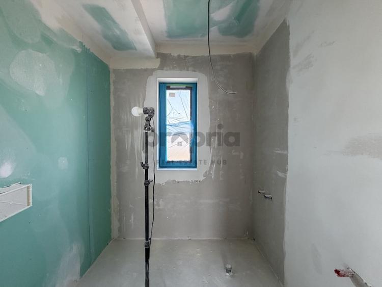 Casă individuală cu 4 camere cu Canalizare în Sânpetru