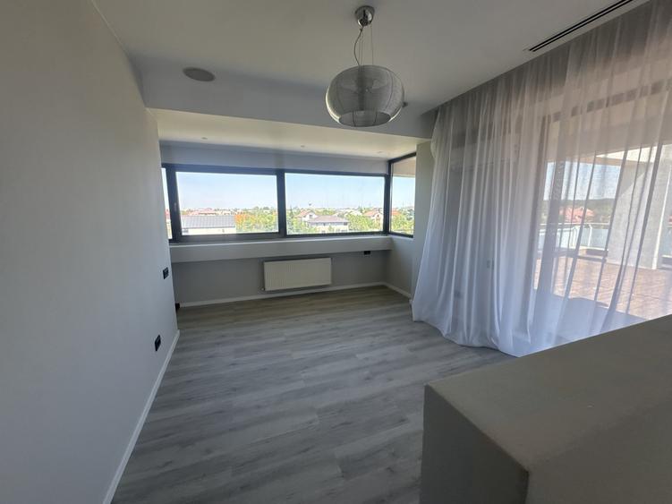 Apartament cu 4 camere decomandat, mobilat în Băneasa