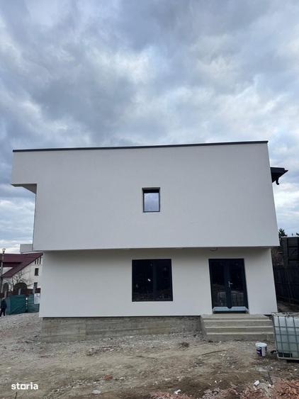 Casă cu 4 camere în Bascov