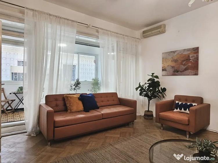 Apartament cu 4 camere semidecomandat în Capitale