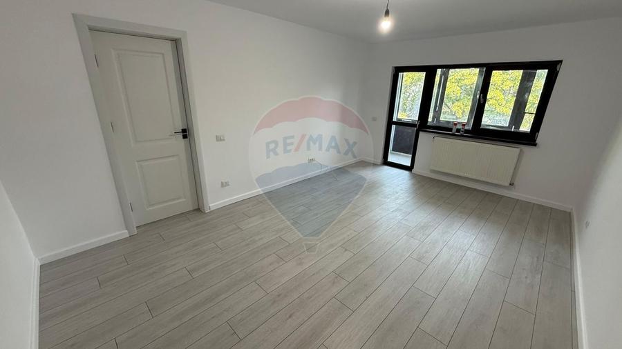 Apartament cu 3 camere decomandat în Sud — fotografia 1